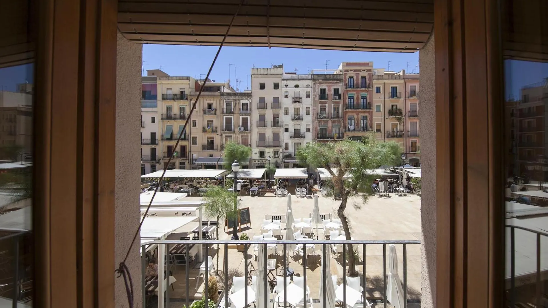 El Faro Apartaments contacts